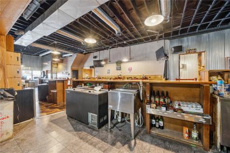111/113/115 N Washington Street Edgewood IA 52042