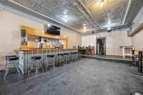 111/113/115 N Washington Street Edgewood IA 52042