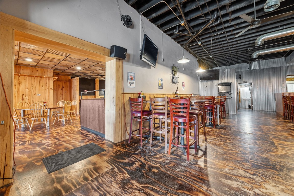 111/113/115 N Washington Street Edgewood IA 52042