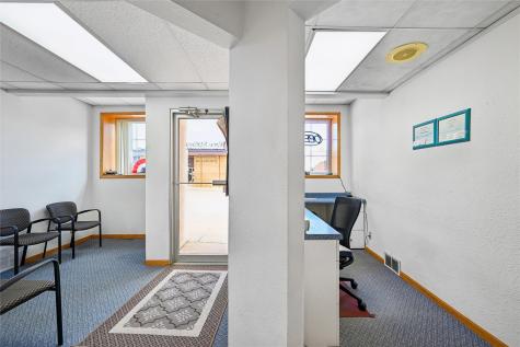 1208 8th Avenue Belle Plaine IA 52208