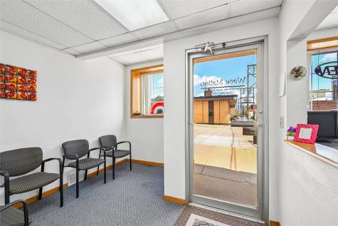 1208 8th Avenue Belle Plaine IA 52208