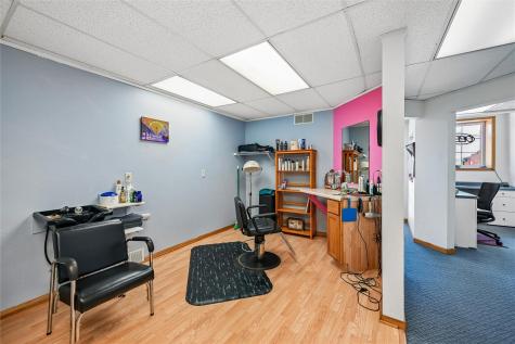 1208 8th Avenue Belle Plaine IA 52208