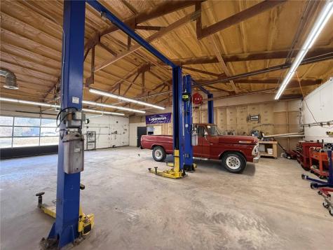 209 Franklin Street Center Point IA 52213