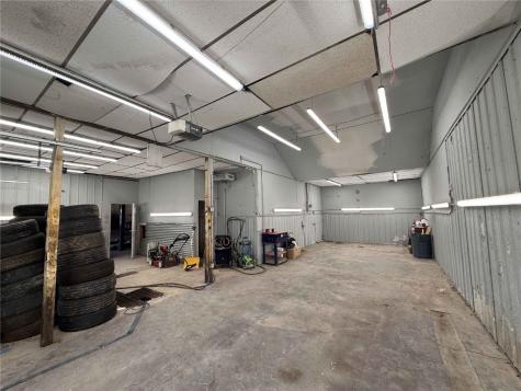 209 Franklin Street Center Point IA 52213