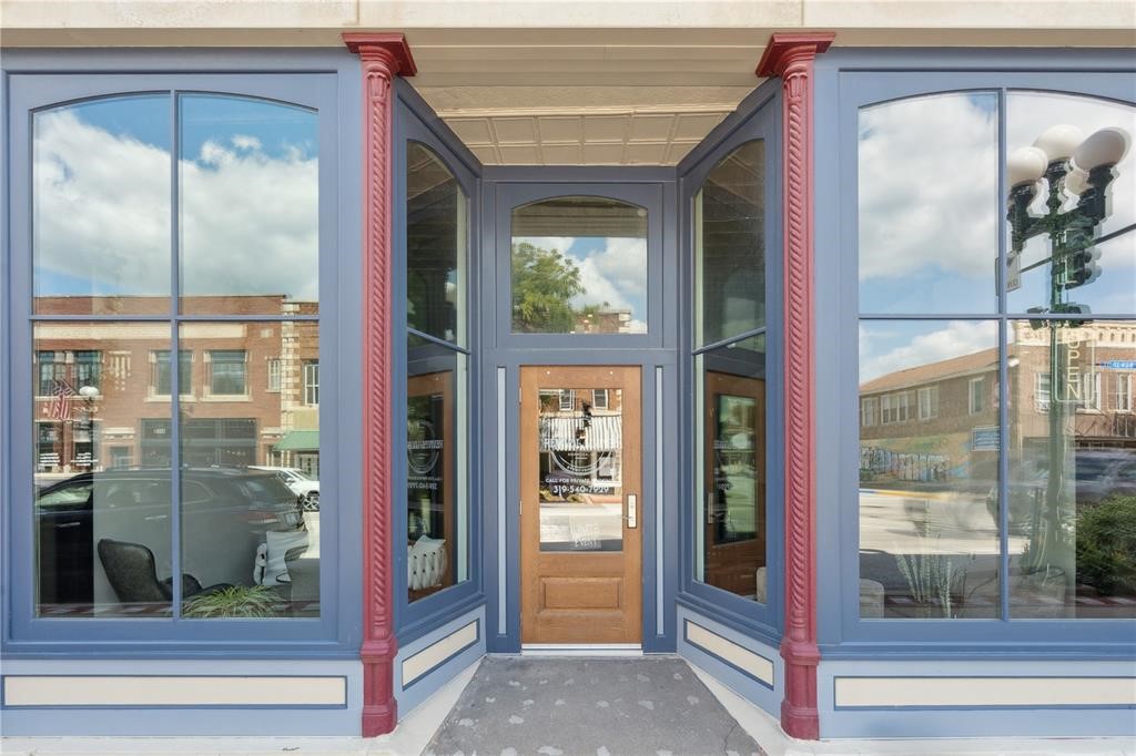 103 E Main Anamosa IA 52205