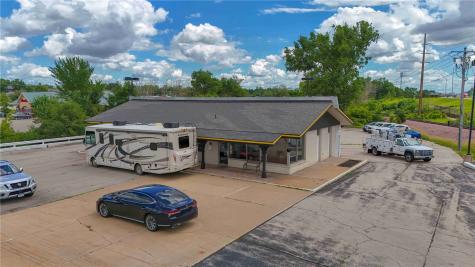 1945 42nd Street NE Cedar Rapids IA 52402