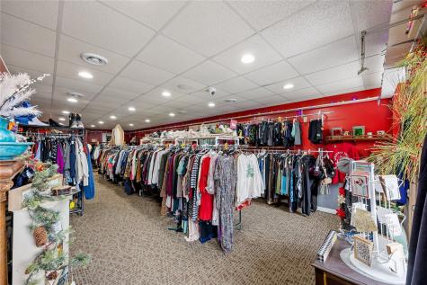 118 N Franklin Street Manchester IA 52057