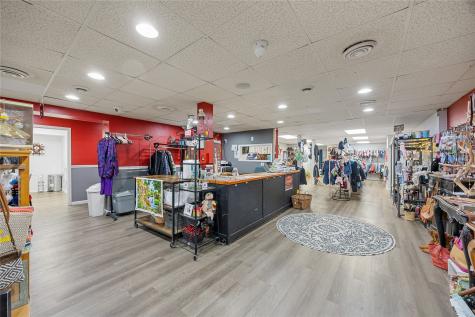 118 N Franklin Street Manchester IA 52057