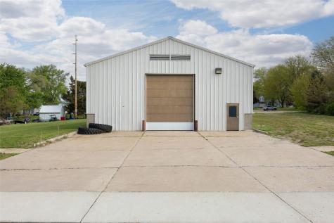 401 W 9th Street Tipton IA 52772