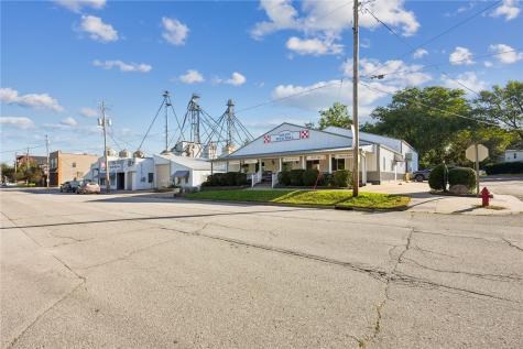 310-330 S Dubuque Street Solon IA 52333
