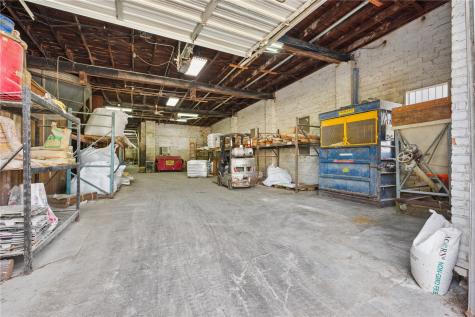 310-330 S Dubuque Street Solon IA 52333