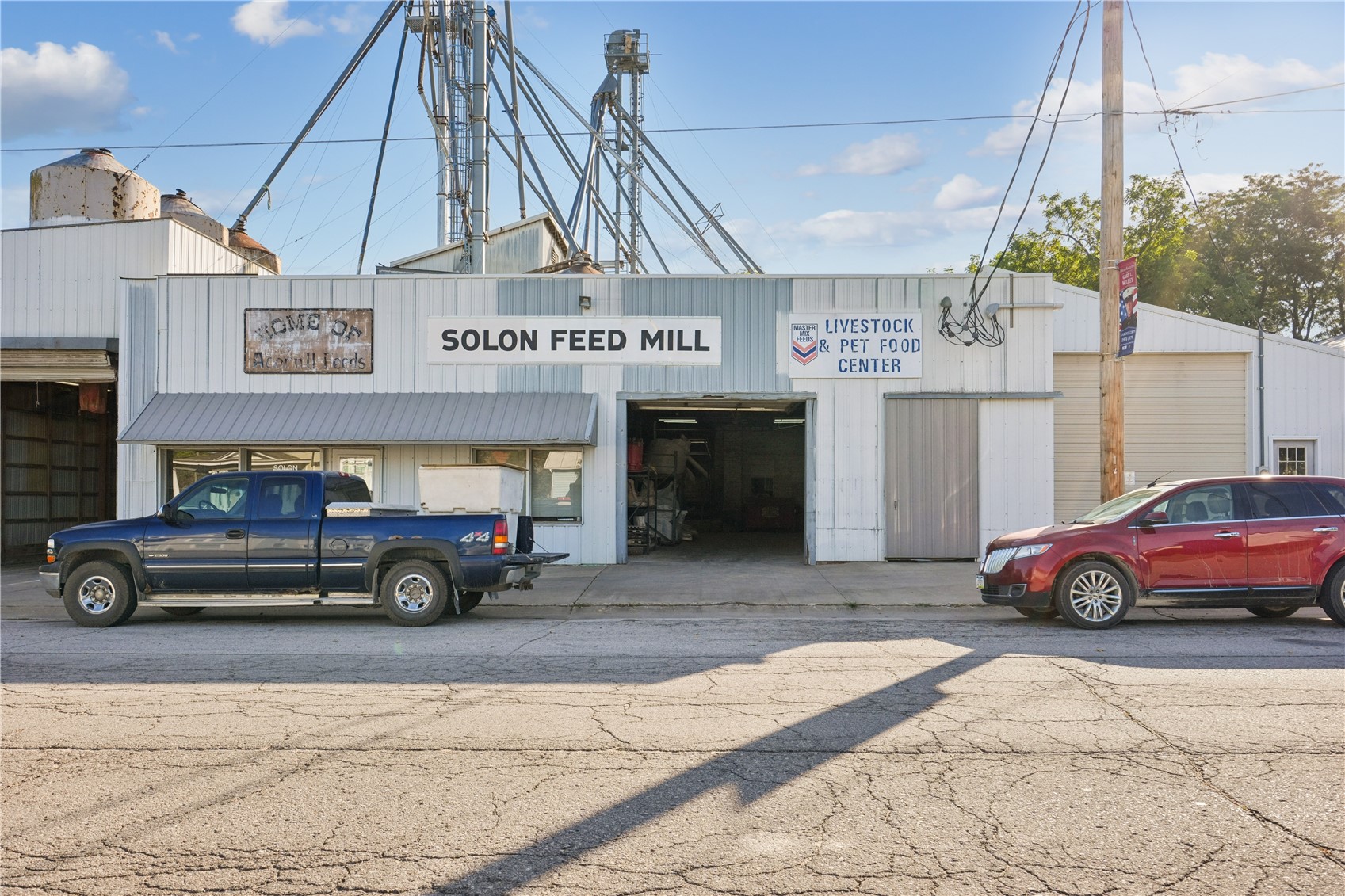 310-330 S Dubuque Street Solon IA 52333