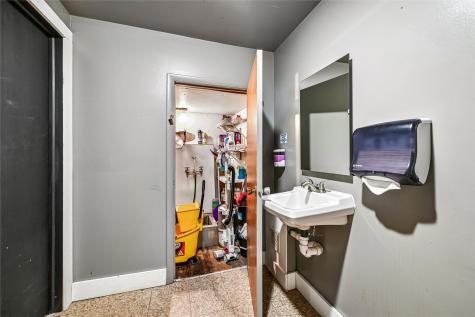 805 12 Street Belle Plaine IA 52208