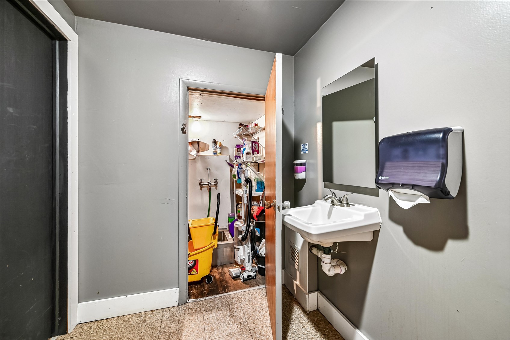 805 12 Street Belle Plaine IA 52208