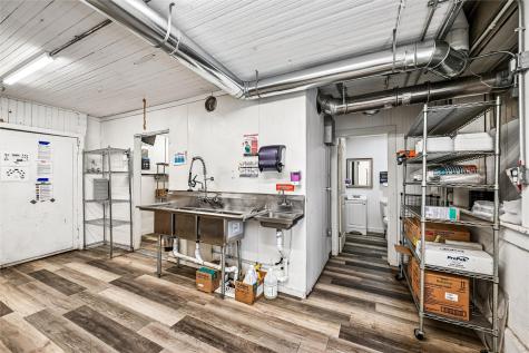 805 12 Street Belle Plaine IA 52208