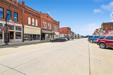 805 12 Street Belle Plaine IA 52208