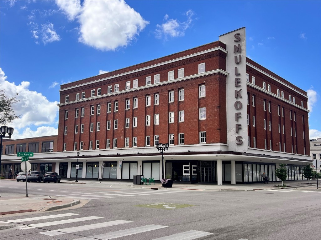 97 3rd Avenue SE Cedar Rapids IA 52401