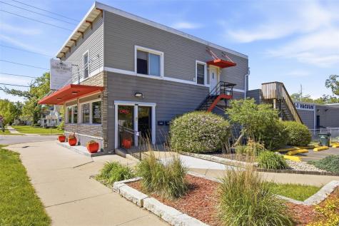 901 Oakland Road NE Cedar Rapids IA 52402