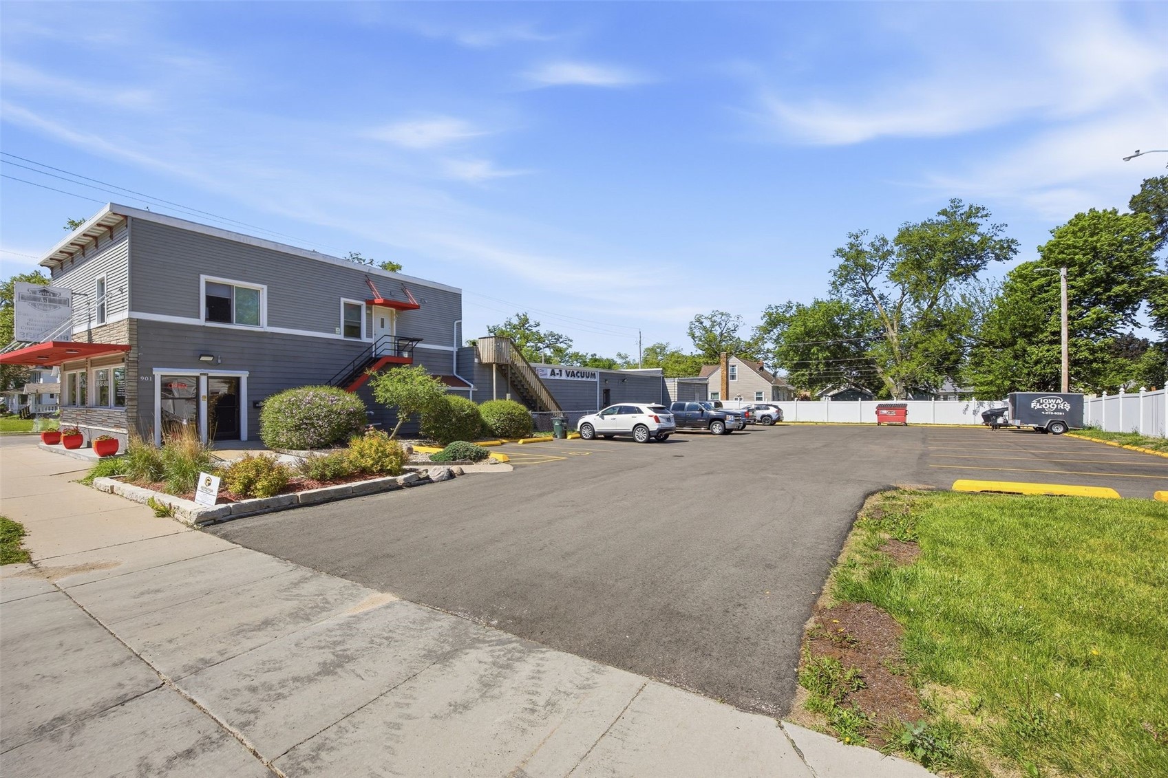 901 Oakland Road NE Cedar Rapids IA 52402