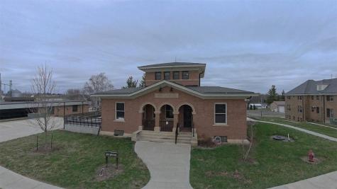 916 W 9th Street Vinton IA 52349