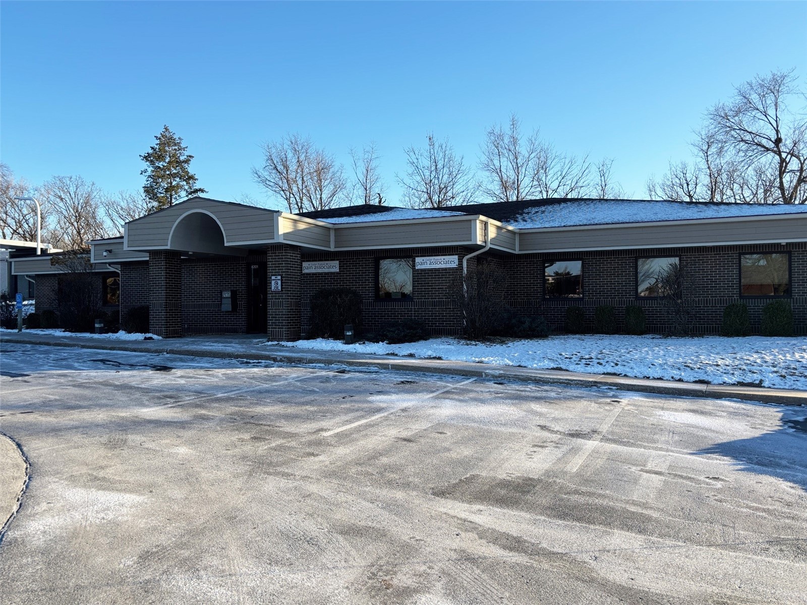 4201 Glass Road NE Cedar Rapids IA 52402