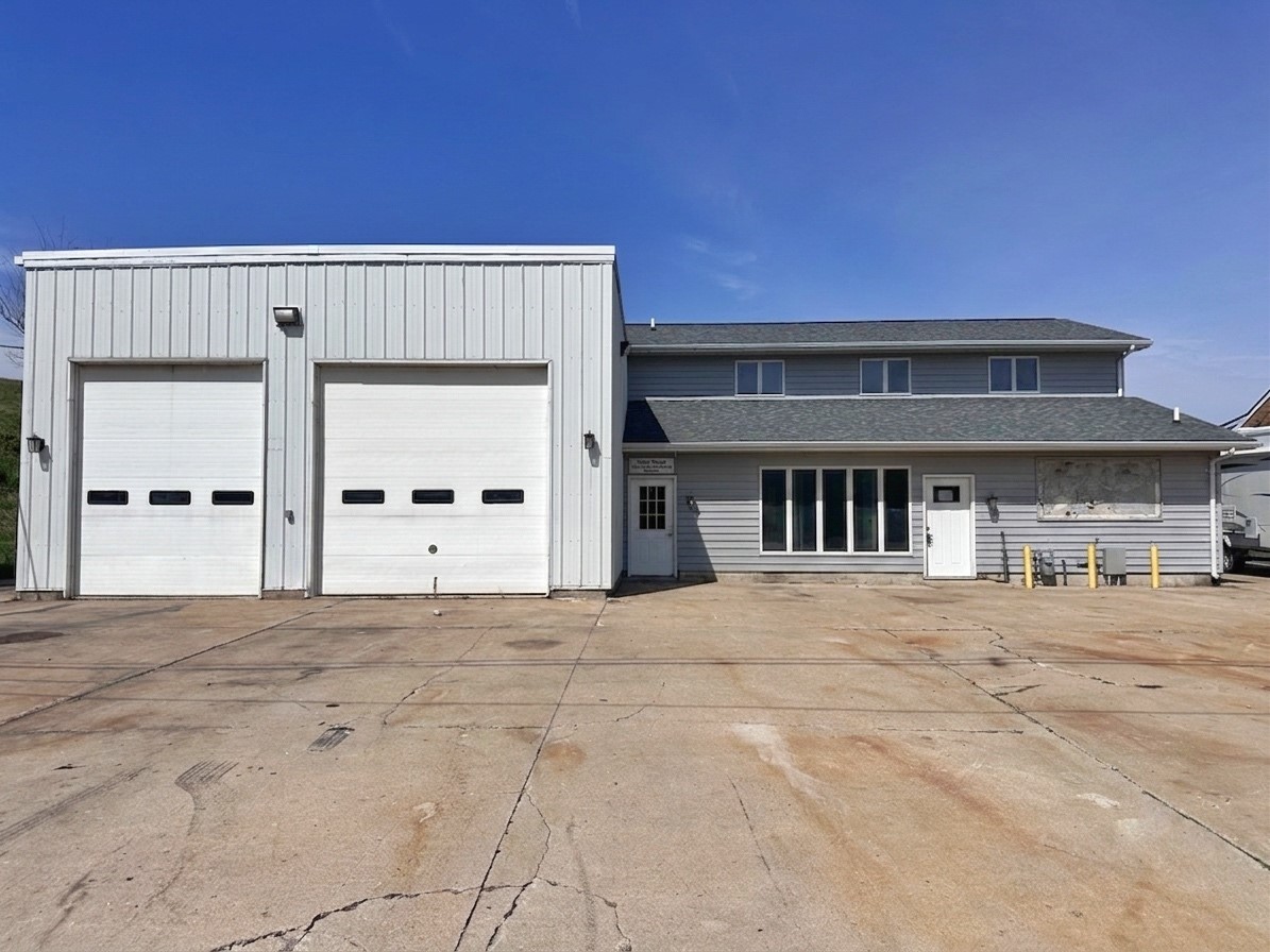 5104 J Street SW Cedar Rapids IA 52404