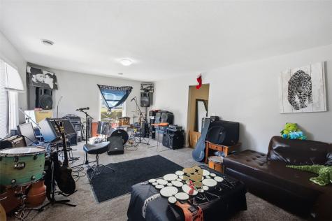 901 Oakland Road NE Cedar Rapids IA 52402