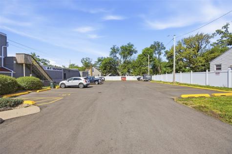 901 Oakland Road NE Cedar Rapids IA 52402