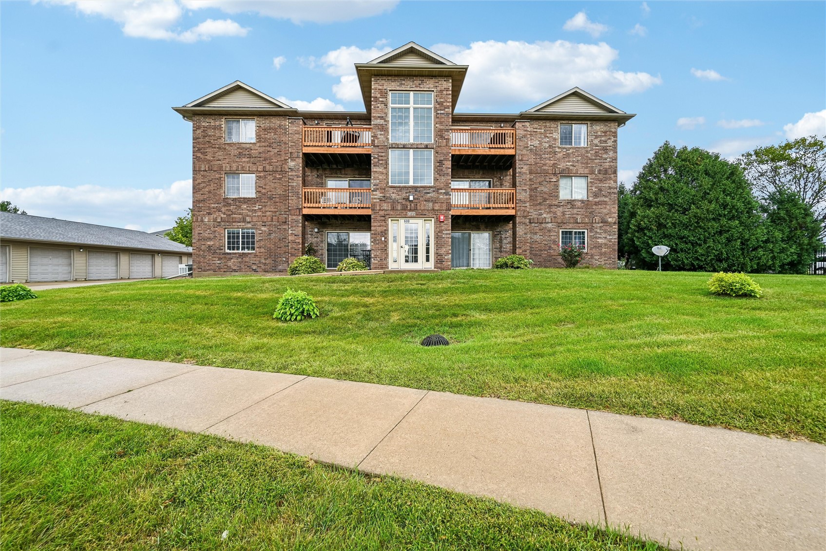600 Colton Circle NE Cedar Rapids IA 52402