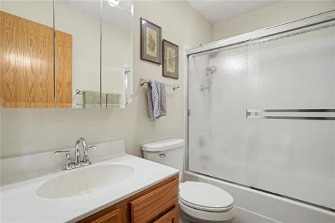 6317 Greenbriar Lane SW Cedar Rapids IA 52404