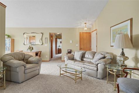 6317 Greenbriar Lane SW Cedar Rapids IA 52404