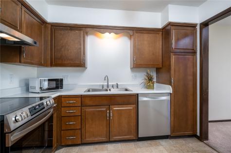 5703 Golden Court NE Cedar Rapids IA 52402