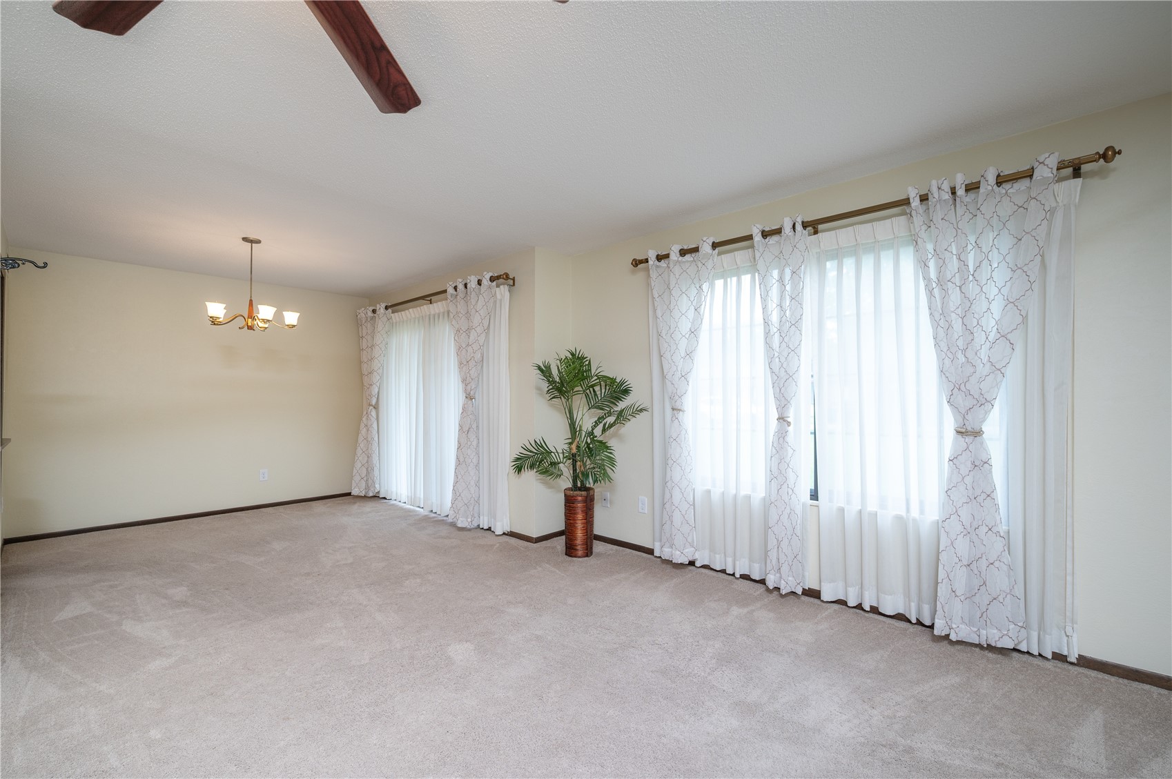 5703 Golden Court NE Cedar Rapids IA 52402