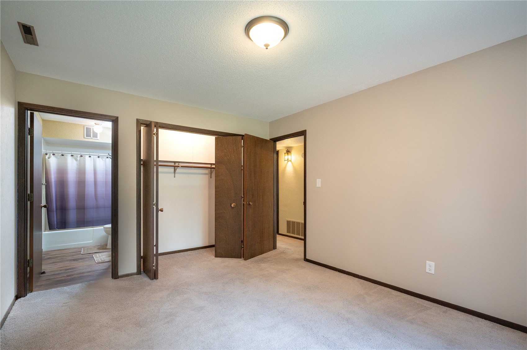 5703 Golden Court NE Cedar Rapids IA 52402
