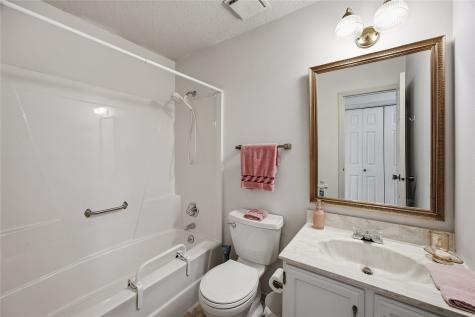 4019 Summerfield Lane NE Cedar Rapids IA 52402