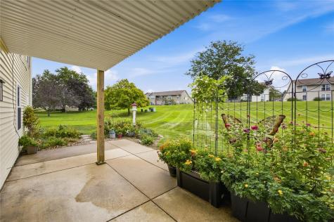 4019 Summerfield Lane NE Cedar Rapids IA 52402