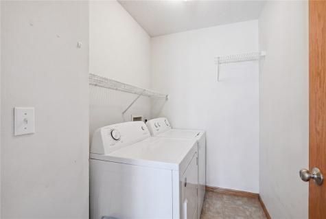531 E Goldfinch Tiffin IA 52340