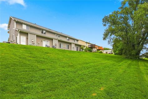 531 E Goldfinch Tiffin IA 52340