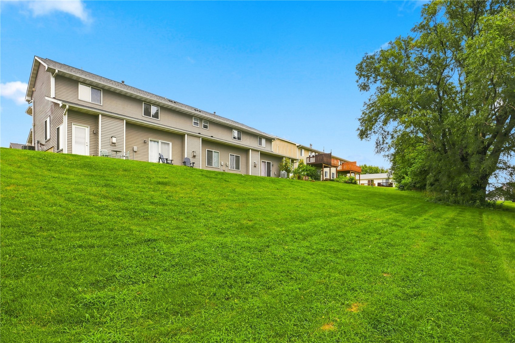 531 E Goldfinch Tiffin IA 52340