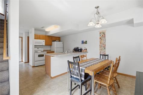 531 E Goldfinch Tiffin IA 52340