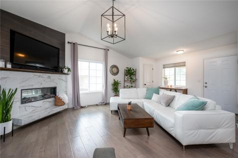 7506 Summerset Avenue NE Cedar Rapids IA 52402