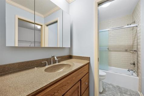 100 Thompson Drive SE Cedar Rapids IA 52403
