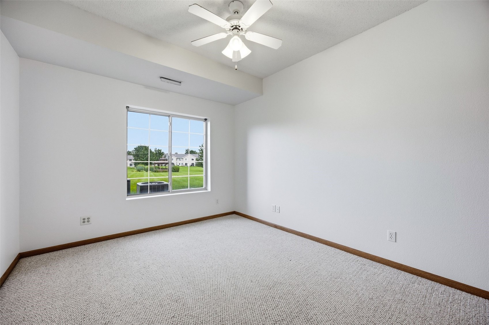 250 Cimarron Drive Hiawatha IA 52233