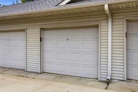 250 Cimarron Drive Hiawatha IA 52233