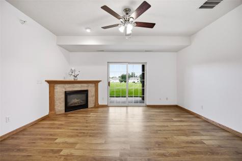 250 Cimarron Drive Hiawatha IA 52233