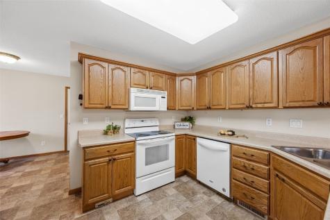 330 Highland Court Fairfax IA 52228