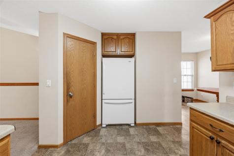 330 Highland Court Fairfax IA 52228