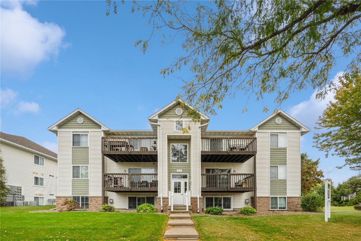 6410 Creekside Drive NE Cedar Rapids IA 52402
