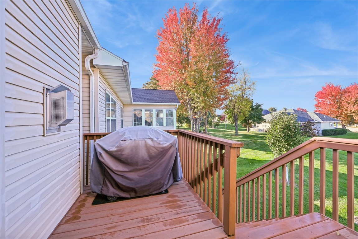 2255 Blairsferry Crossing Hiawatha IA 52233