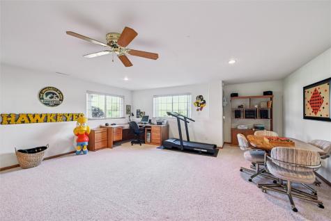 2255 Blairsferry Crossing Hiawatha IA 52233